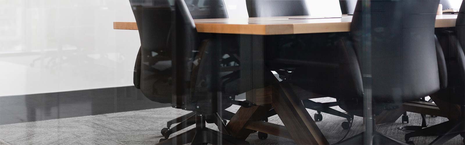 boardroomdesk blackleatherchairs
