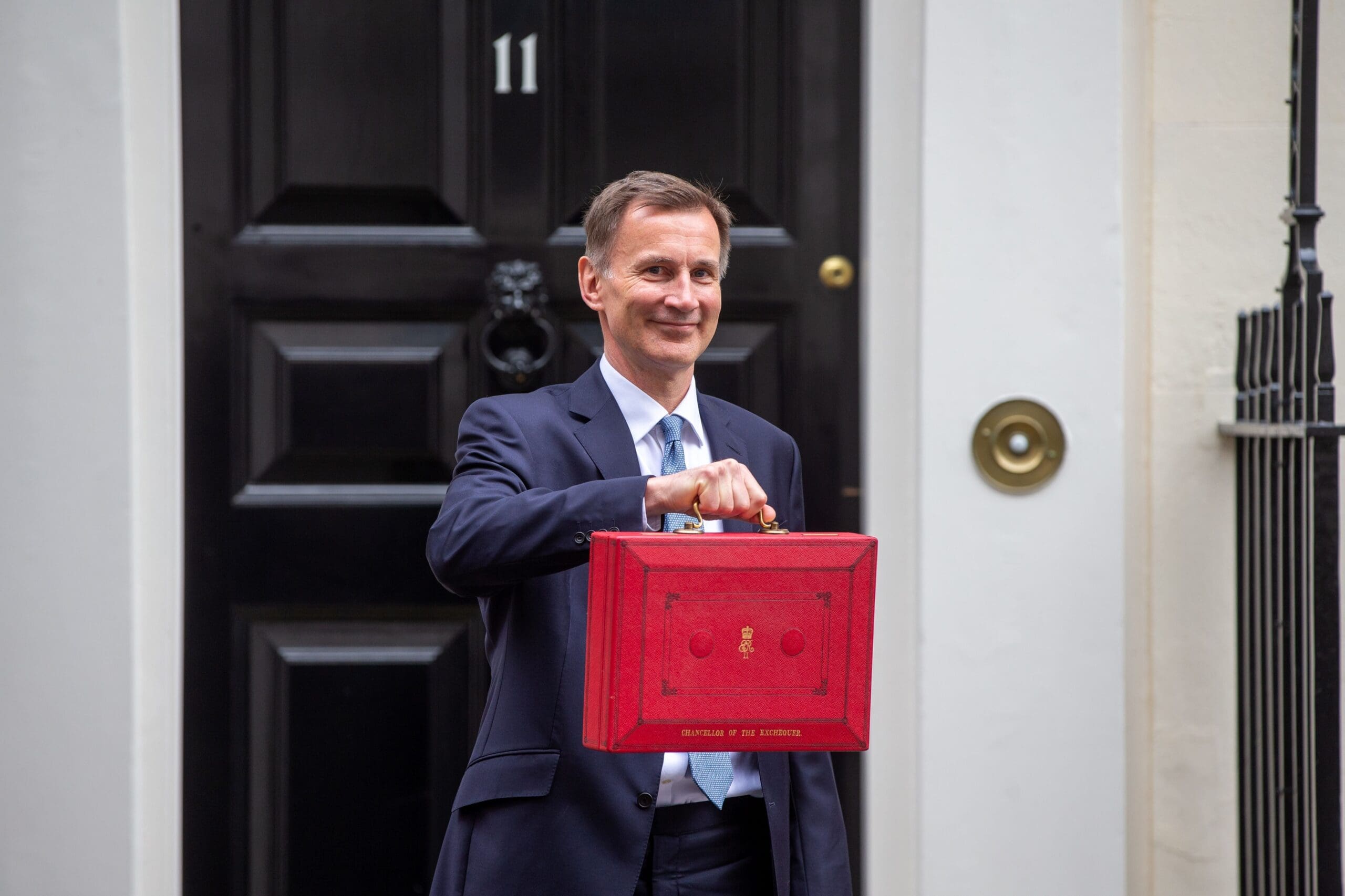 jeremy hunt red brief case scaled